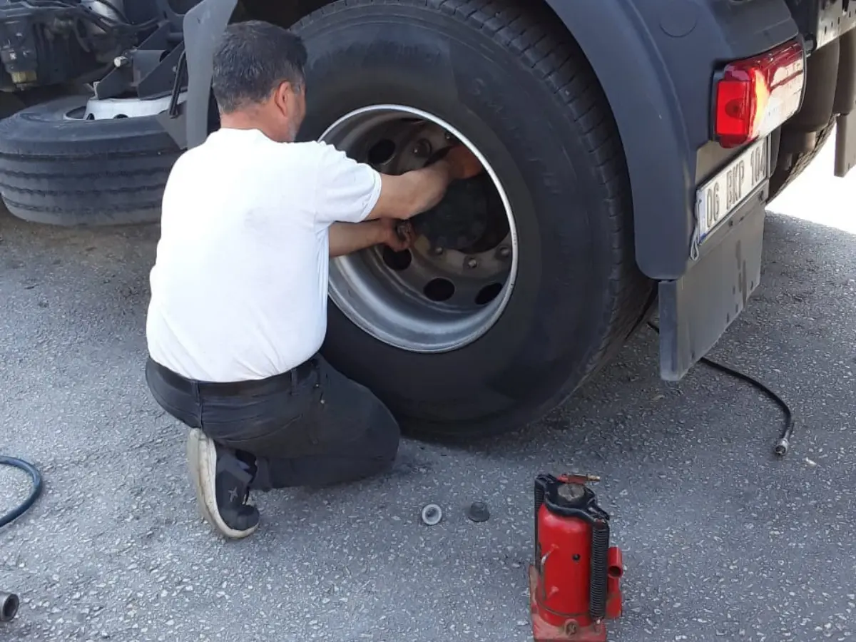Yüksekova Oto Lastikçi